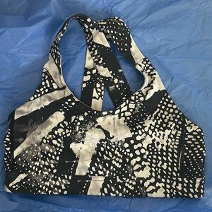 Lululemon sports bra